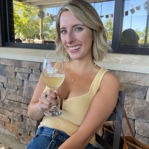 Meet your Posher, Rachel - Picture 2 of 6